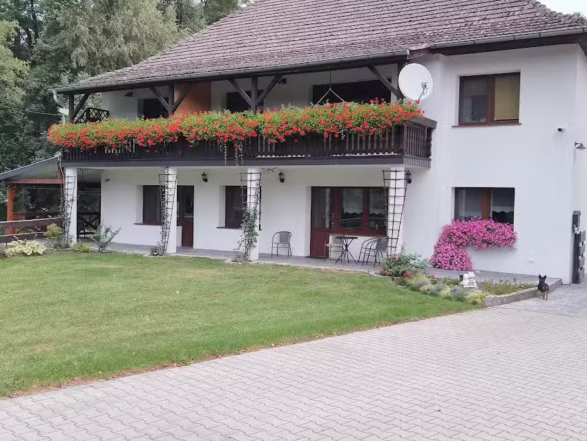 Agrotourism Nad Stawem Krystyna and Jerzy Knopek Centawa