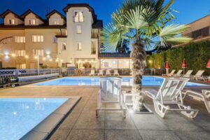 Ambre Mare – Noclegi z wyżywieniem i basenem Pobierowo – Apartamenty i Pokoje