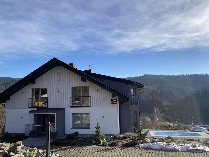 Apartmentfenster mit Aussicht