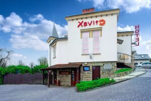 ApartXAVITO in Sanok – Komfortable Apartments mit Klimaanlage und Kochnische.