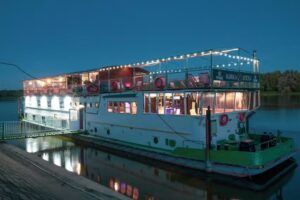 Barka Atena / Hostel