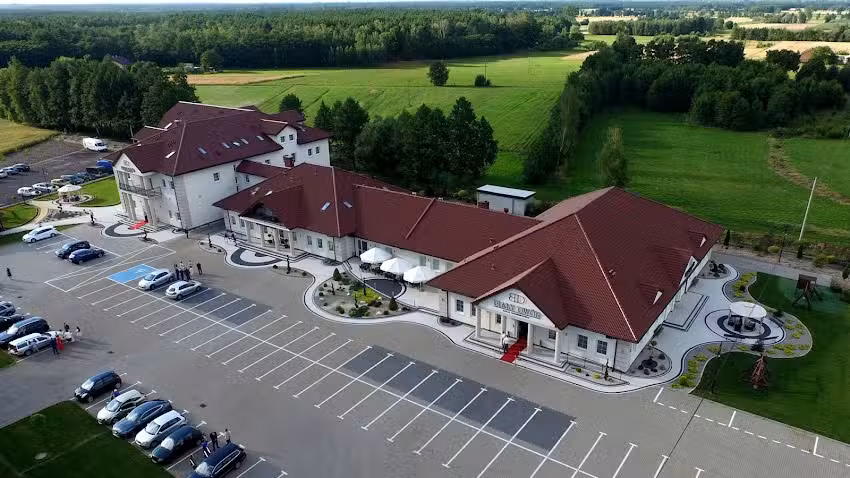 BIAŁY DWÓR Hotel und Restaurant