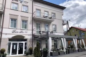 Bistro Bar 777 & Villa 777