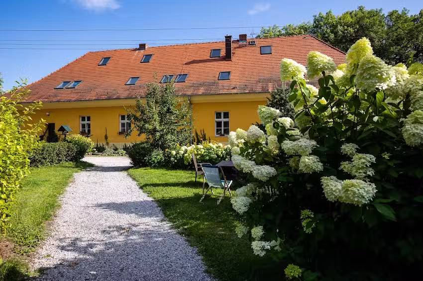 Bukowiec. Folwark i Park. Pokoje w Budynku Dawnego Zarządu.