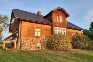 Ein Ferienhaus außerhalb des Dorfes