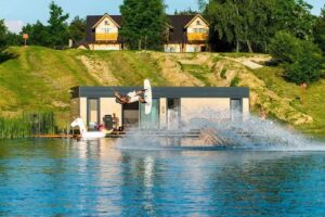 Costa del Kryspi – Całoroczny Glamping & SPA na Wodzie