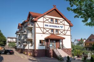 Dom Jastrzębia z basenem i jacuzzi