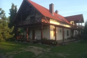 Haus Przylesie. Gästezimmer im Noteć-Wald.
