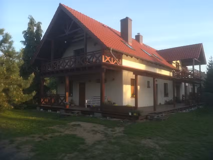 Haus Przylesie. Gästezimmer im Noteć-Wald.