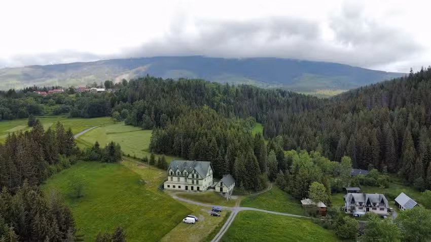 Dom Rekolekcyjny Trzy Jaskółki w Kiczorach