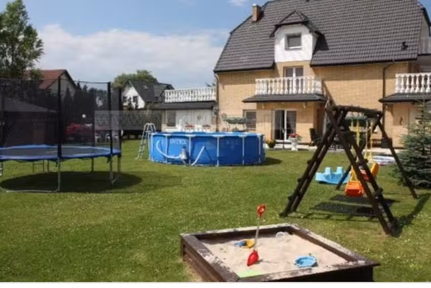 Green Shutter Chillout Holiday Home