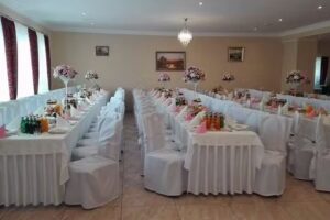 Dom Weselny Kaprys Imprezy okolicznościowe Sala balowa Noclegi Pokoje gościnne