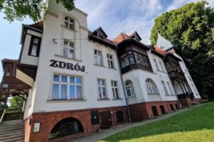 Dom Wycieczkowy Zdrój Noclegi Pokoje Kwatery Pensjonat Trzebnica