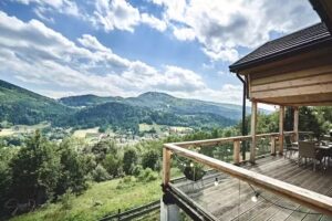 Holzhaus mit Sauna und Whirlpool/Bergblick