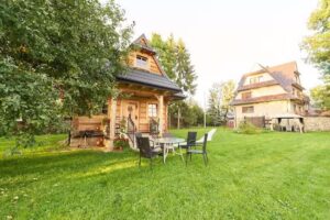 Cottage and Apartments on the Młynówka River