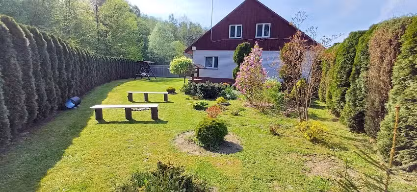 Ein H&auml;uschen in der N&auml;he des Waldes