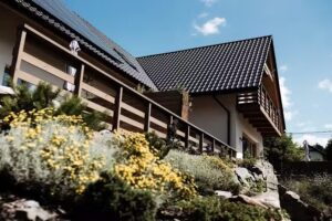 Hütte unter dem Grauen Wald