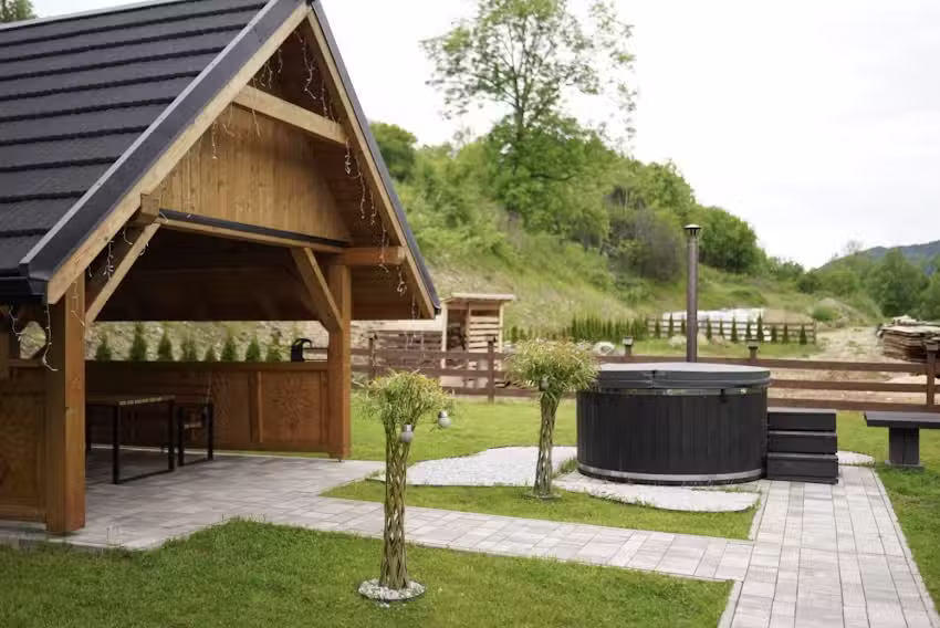 A cottage on the trail to Lubań