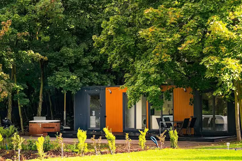 A HOUSE WITH A TUB IN THE OWL MOUNTAINS