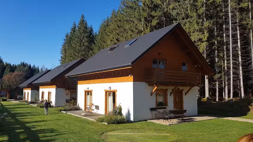 Ferienhäuser im Alpendorf