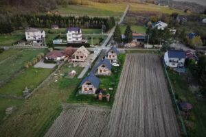 Year-round cottages HOUSEHOLDING