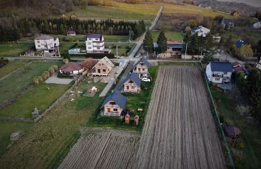 Year-round cottages HOUSEHOLDING