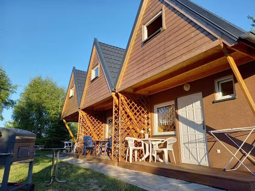 Domki Chłopy, Domki Sarbinowo – CICHA PRZYSTAŃ. Domki letniskowe, pokoje nad morzem, noclegi. CHŁOPY /SARBINOWO