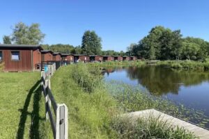 Domki drewniane na Spławiu nad morzem