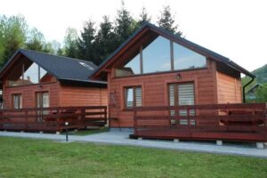 Cottages and Rooms Under the Crane