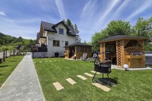 Cottages Between the Mountains in Kacwin