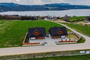 Cottages above the Settlement