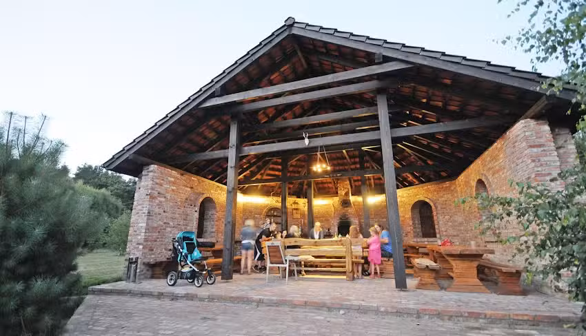 Domki nad Parsętą Noclegi Pokoje Gościnne Jazda Konna Kołobrzeg