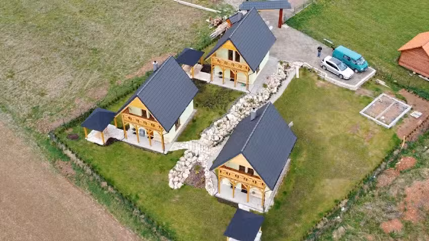 Cottages unter dem Bach