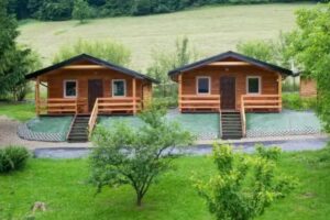 Hütten unter der Ulme, Zimmer unter dem Wald