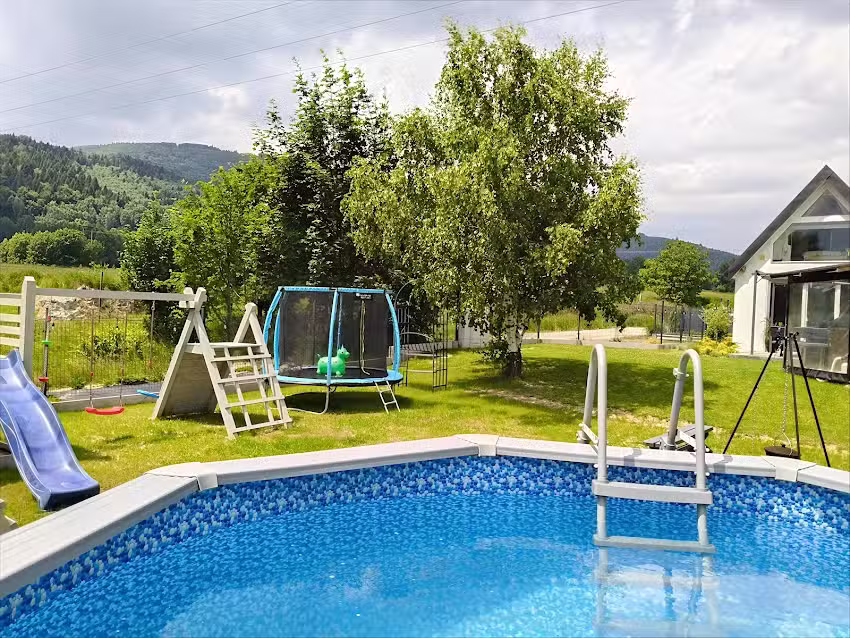 Ferienhäuser in den Bergen bei Szczyrk mit Garten zur alleinigen Nutzung, Whirlpool, Messturm und Swimmingpool. Quads und Fahrräder.