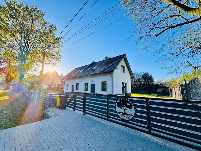 Cottages behind the Linden Tree
