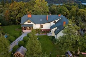 „Herrenhaus am Fluss Hańcza“