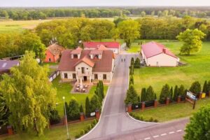 Dworek Biesiadny – Zimmer an der Warthe, Restaurant, Zimmervermietung, Veranstaltungsorganisation, Hochzeiten, Erstkommunionen, Taufen.