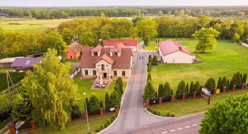 Dworek Biesiadny – Zimmer an der Warthe, Restaurant, Zimmervermietung, Veranstaltungsorganisation, Hochzeiten, Erstkommunionen, Taufen.