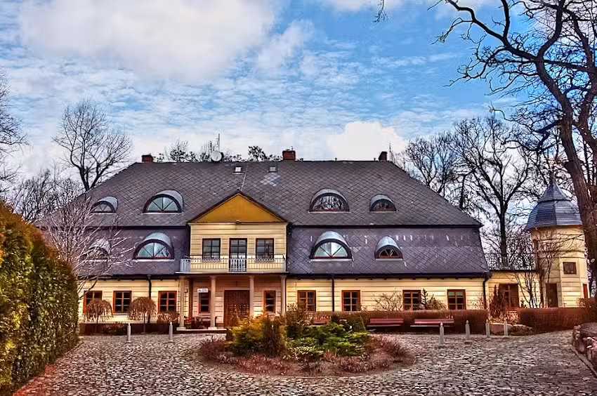 Herrenhaus unter dem Wappen