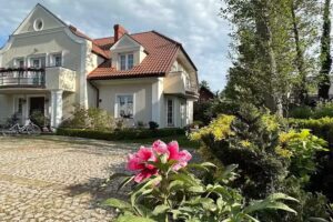 Dworek Pod Różą. Unterkunft Karwieńskie Błoto Drugie. Unterkunft. Zimmer. Günstige Unterkunft