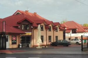 Dworkowa 12.com Przestrzeń dla biznesu Kwatery dla firm Noclegi pracownicze Noclegi Kobyłka