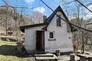 Nineteen Cottage in the Mountains
