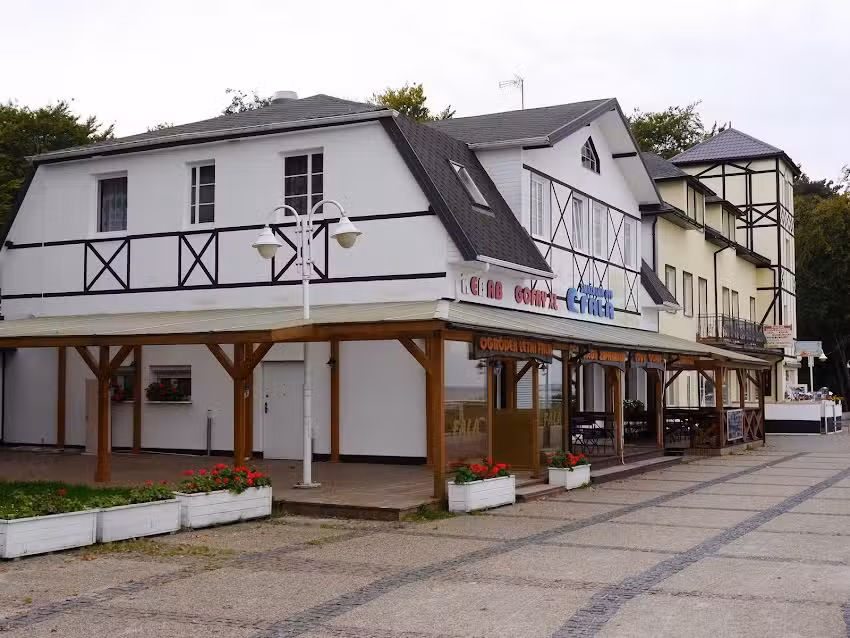 Fala Ustka | Restaurant und Zimmer mit Meerblick