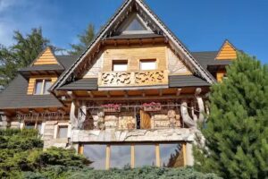 Highlander’s Manor