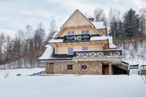 Goralskiechaty. Domki w górach – Tylmanowa