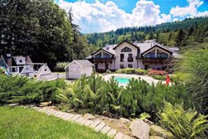 Mountain Legend Apartments & Cottages