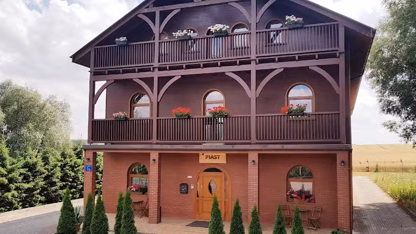 Gościniec Piast &ndash; Zimmer und Wohnmobilpark