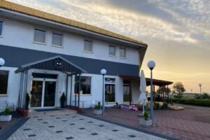 Das Gasthaus „Der gelbe Koffer“