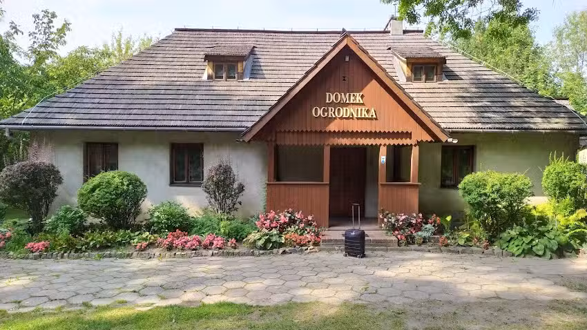 Hostel – Domek ogrodnika